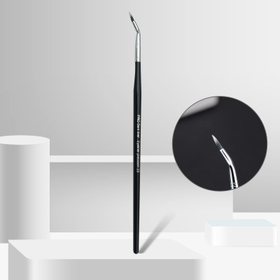 Пензель вигнутий для підведення будь-якої текстури SEPHORA Pro Bent Liner Brush # 23