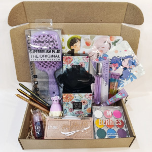 Набір косметики для підлітка Beauty box с кушоном, гребінцем, парфумами та косметикою для дівчини, подруги, сестри, дочки 15 одиниць